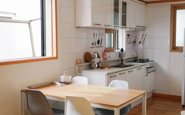 Hongdae One House Quad Room - photo 2