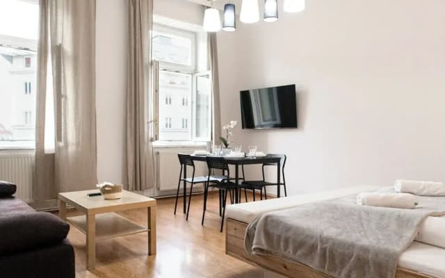 Bright 2BR Apt Perfect Long Stay - photo 5