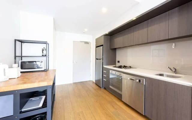 Cozy 1bed Unit in Leafy Carlton - 10 Mins From CBD - photo 5