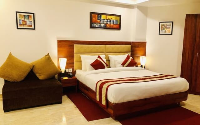 Red Crown Hotel - photo 3