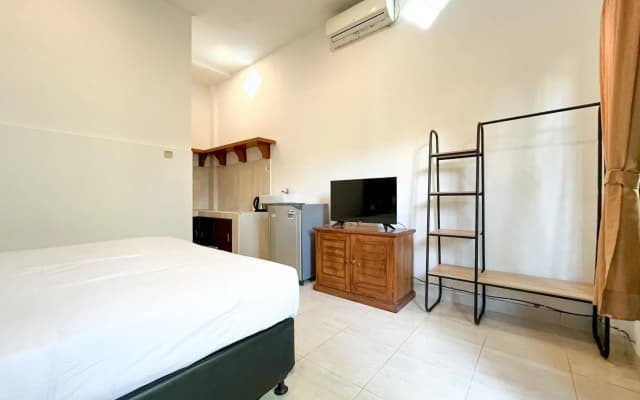 Adi surya guest house - photo 5