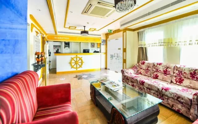 OYO 137 Marina Hotel - photo 2
