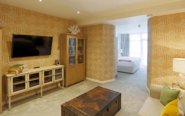 Nira Caledonia - photo 2