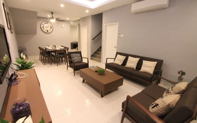 Ian's Genesis Townhouse - photo 2