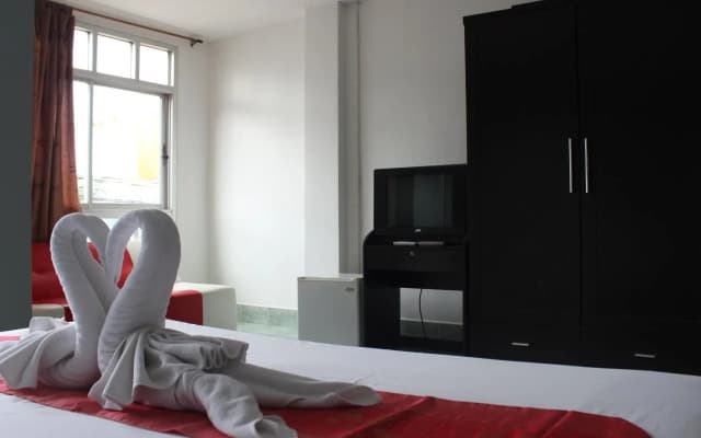Artha Guesthouse - photo 2
