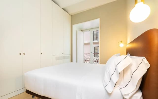 LS48 Prime Location Upscale Apartment - photo 4