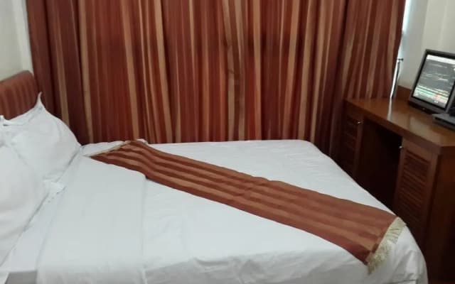 Sun City Hotel - photo 3