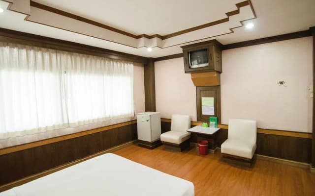 Boss Hotel - photo 4