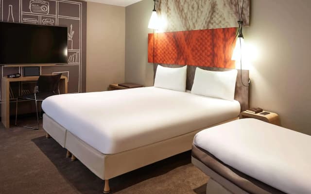 Ibis Paris Canal Saint Martin - photo 2