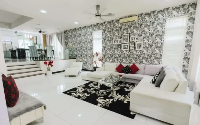 Spacious Luxury 6BR Home in Kemensah, KL - photo 3
