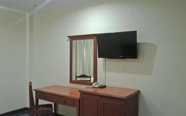 The Upper Deck Hotel - photo 5
