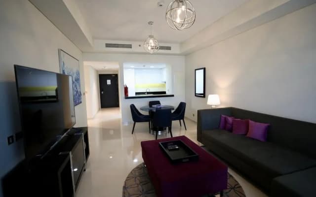 Waterfront 2 Bed Apartment Sleeps 4 With Parking - photo 3