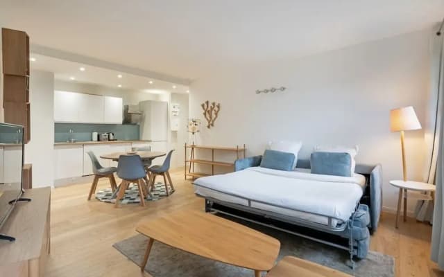 Bright 1-Bed Apartment, Perfectly Located in Paris - photo 4