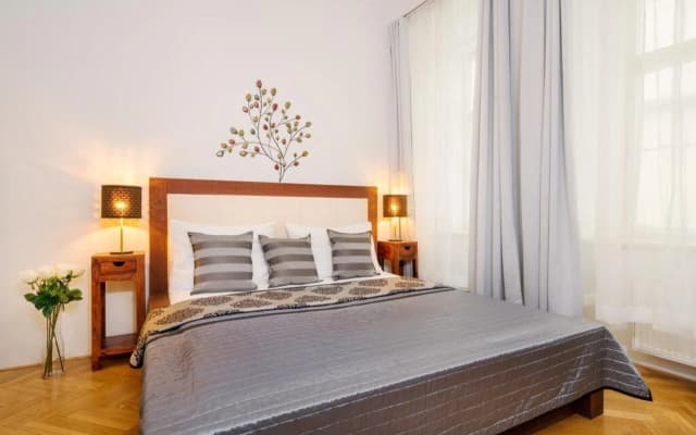 Old town square premium apartments - photo 3