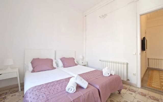 Gaudi Eixample Apartment - photo 3