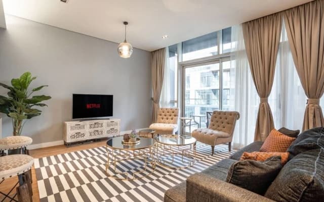 Luxurious, Vast & Airy Apartment in City Walk - photo 4