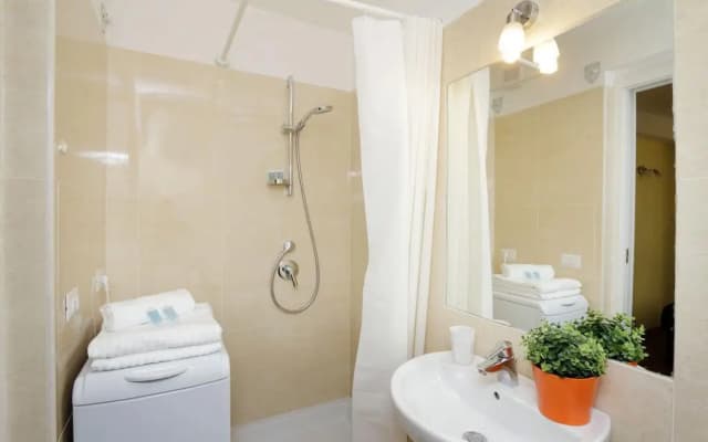 Coliseum Rooms - photo 5