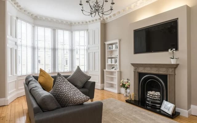 Sleek and Modern 2BR Home Near City Centre - photo 4