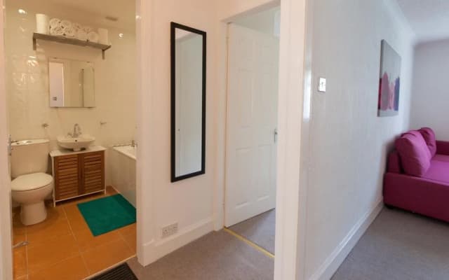 Leith Apartments - photo 4