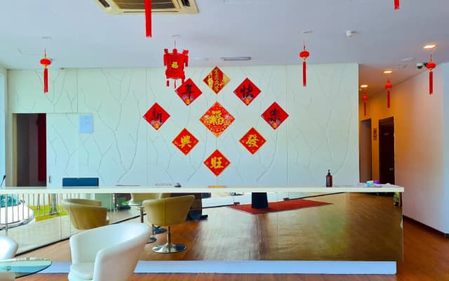 Classical Boutique Hotel - photo 2