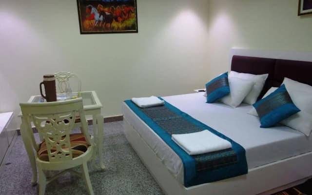 Airport Hotel The Paramont - photo 4