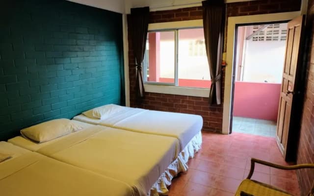 Red Brick Guesthouse - photo 3