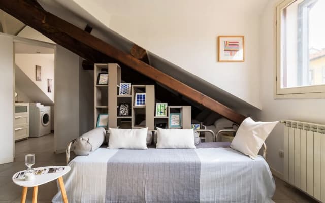 JOIVY Classic Top-Floor Studio By Park - photo 4