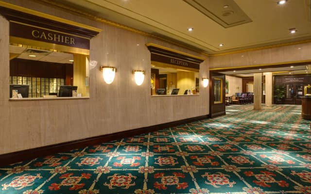 Wellington Hotel - photo 2