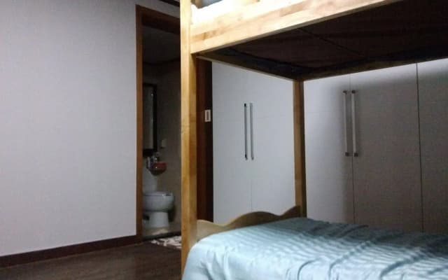K Star Road Guesthouse - Hostel - photo 5