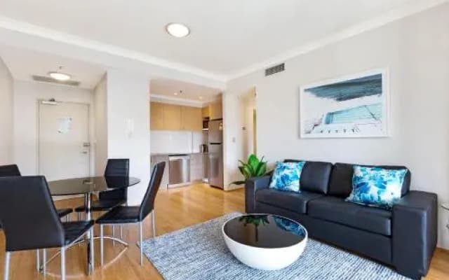 Surry Hills Fully Self Contained Modern 1 Bed Apartment (1012ELZ) - photo 3