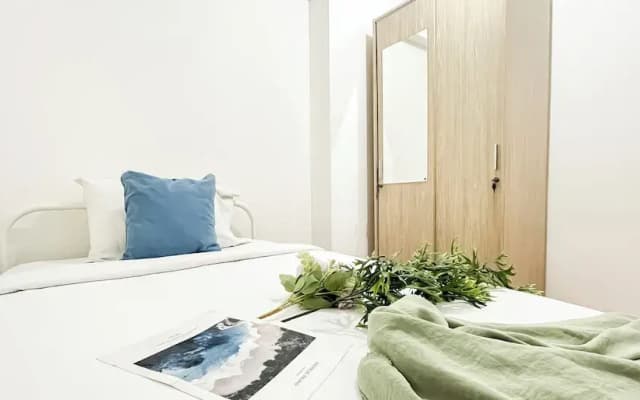 Warm And Comfy 2Br At Bassura City Apartment - photo 2