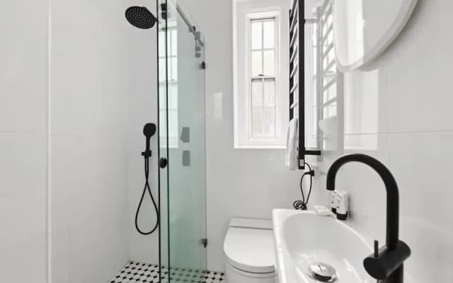 Superb 2-bed Apartment Facing Rose Bay Marina - photo 3