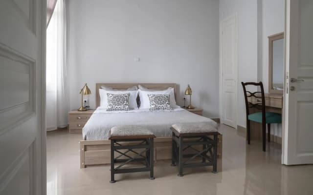 Polytimon, an Athenian neoclassical apartment - photo 4