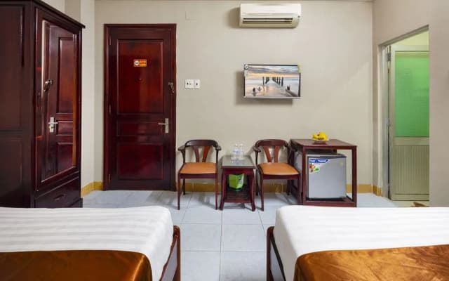 Holiday Hotel - photo 3