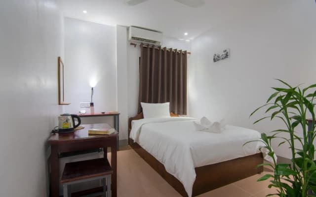 Yellow Hostel - photo 2