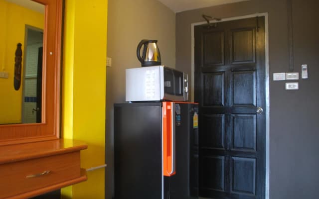 Let It Bee Econo Hostel - photo 2