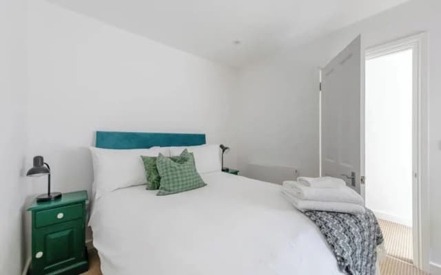 Beautifully Refurbished 2BD Flat- Clapham - photo 5