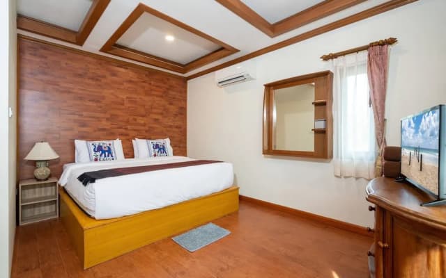 Bright Luxury Villa W Garden Pool & Sauna - photo 5