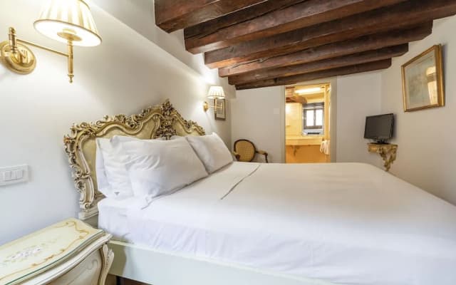 Gondola Luxury - Campo Santi Filippo e Giacomo by Wonderful Italy - photo 4
