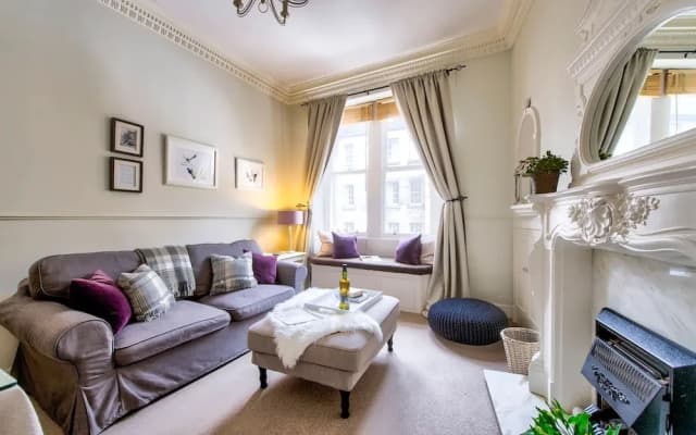 JOIVY 1-Bed Flat In Edinburgh Old Town - photo 3