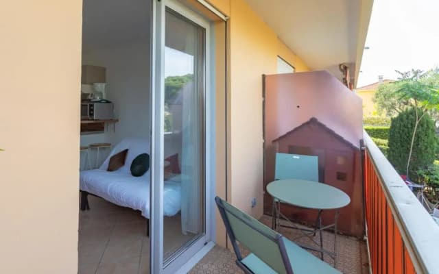 Nice Studio with balcony in quiet residence close to all amenities - photo 2
