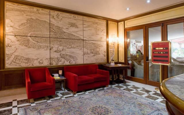 Amadeus Hotel - photo 2