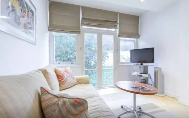 Princes Square Apartments - photo 2