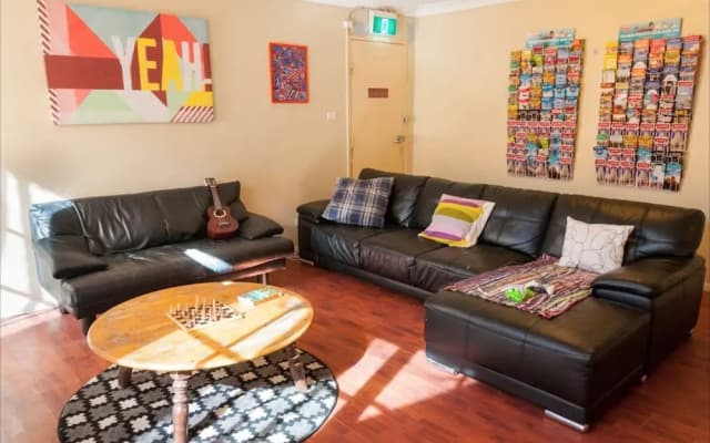 Balmain Backpackers - photo 5