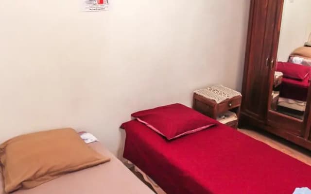Room in apartment - Rue Droite - photo 4