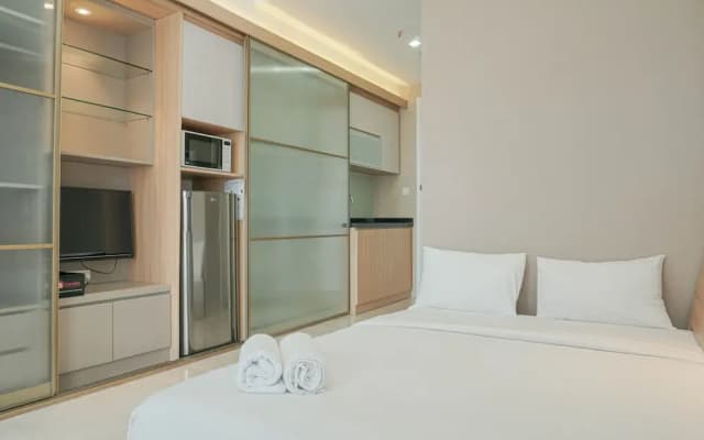 Fabulous Menteng Park Studio Apartment - photo 5