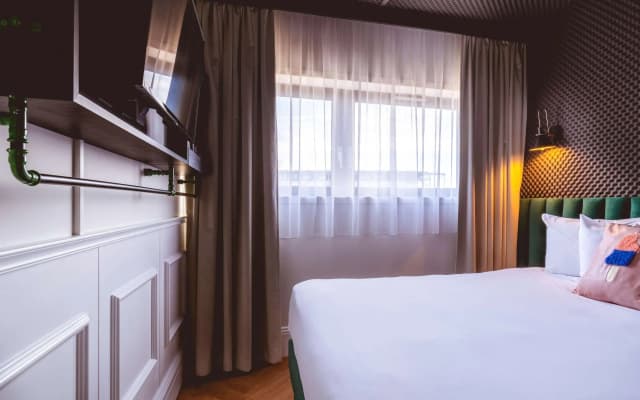 Moxy Paris La Villette Hotel - photo 4