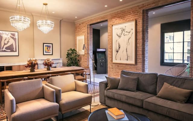 Lovely 6 BR Flat in L Eixample - photo 2