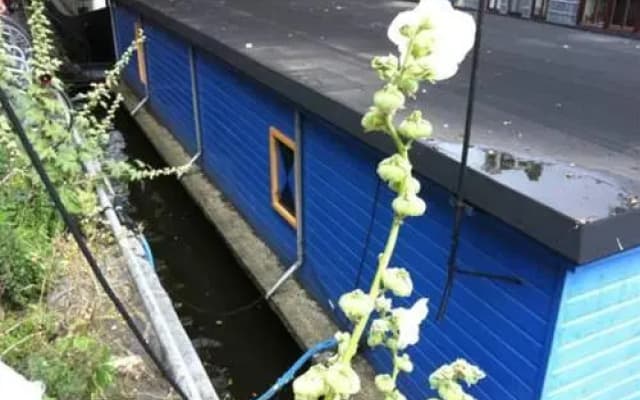 The Blue Houseboat - photo 3