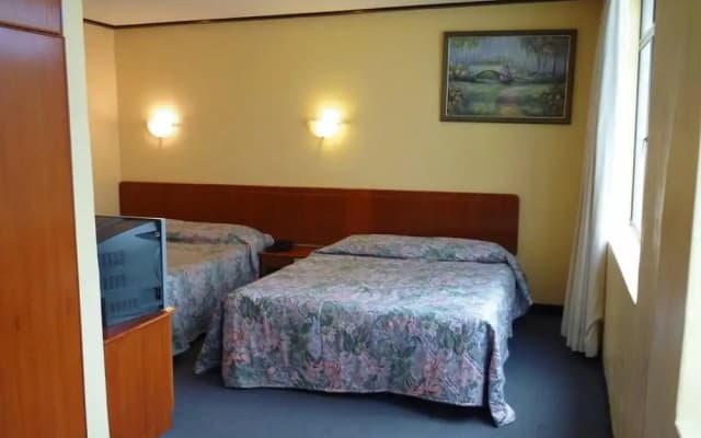 Accordian Hotel - photo 2